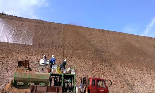 成都山坡客土噴播機現場調試